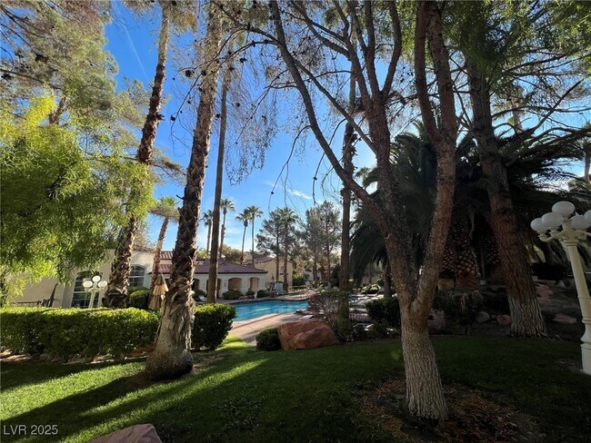 Building Photo - 2975 Bluegrass Ln