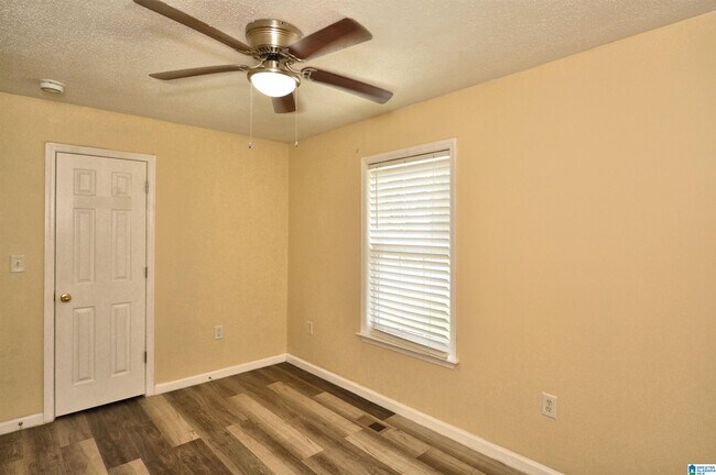 Building Photo - 1721 Maralyn Dr