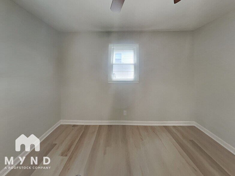 Building Photo - 900 Chalmers St