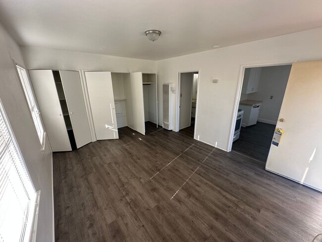 Building Photo - Spacious Studio unit above Garage