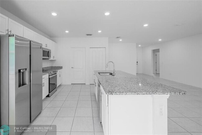 Building Photo - 3537 SW San Benito St