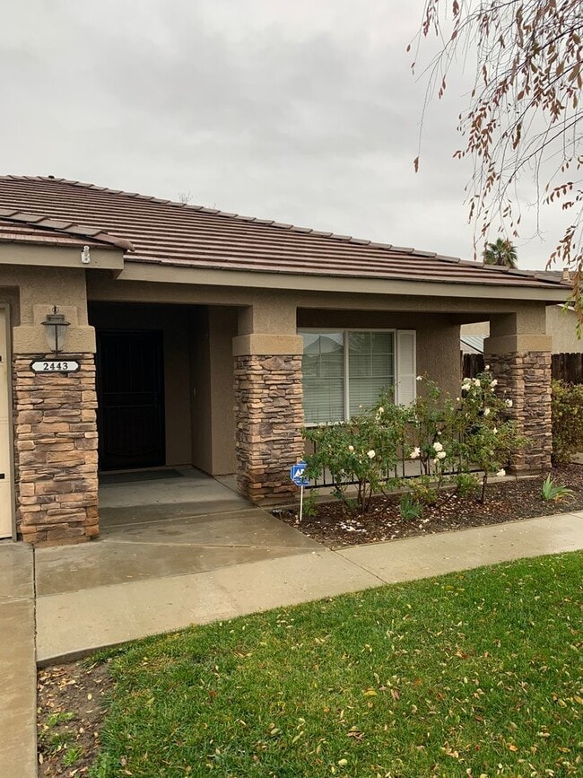 Building Photo - 3 Bedroom 2 Bath Home