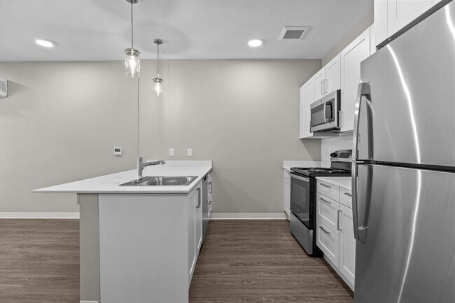 Building Photo - The Monument: Modern 2 Bedroom Apartment: Contemporary Design, Prime Location