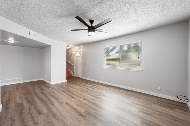 Building Photo - Kennedale Beauty