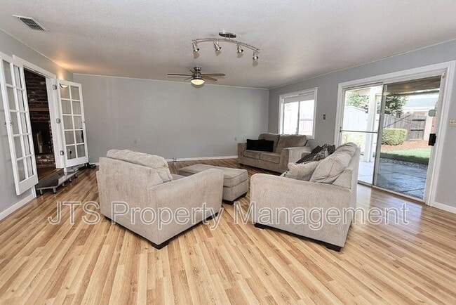 Building Photo - 2128 W La Loma Dr