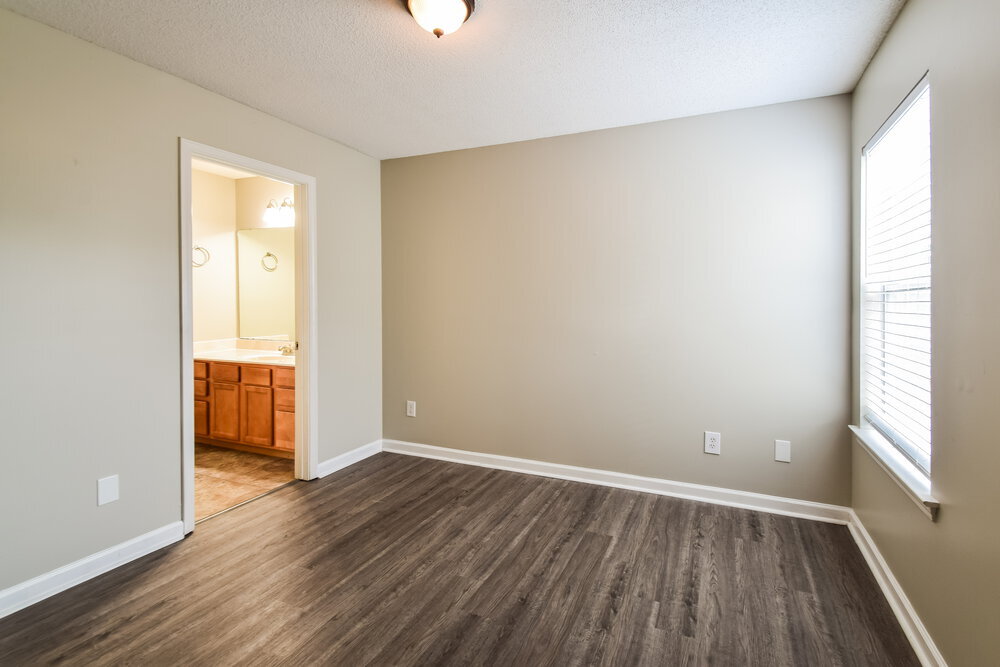 Building Photo - 10093 Woodland Hills Dr