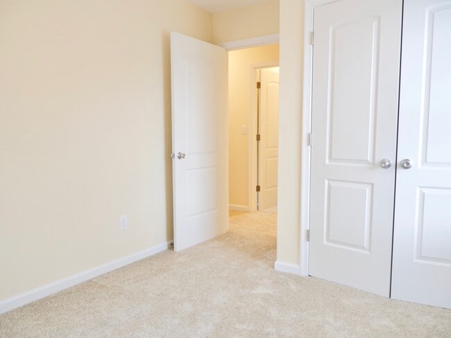 Building Photo - 747 Old Graves Mill Rd