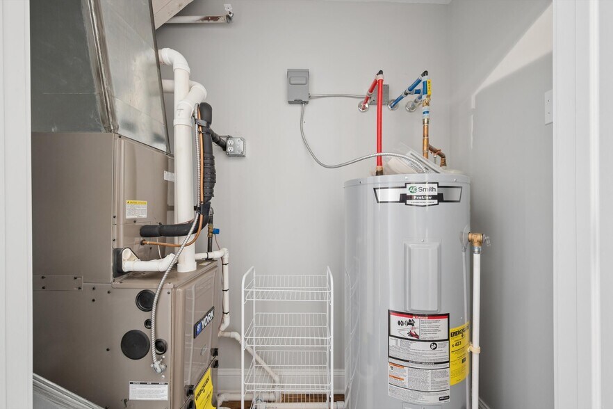 Building Photo - 77 Van Dam St