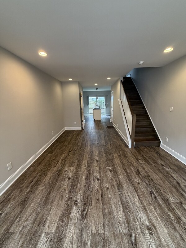 Building Photo - 2733 Latona St