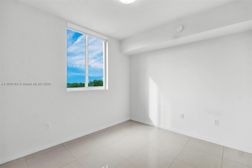 Building Photo - 7661 NW 107th Ave