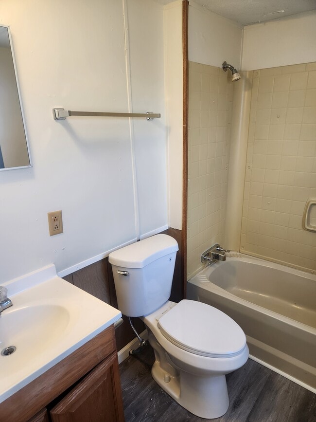 Building Photo - 105 Kim Ln