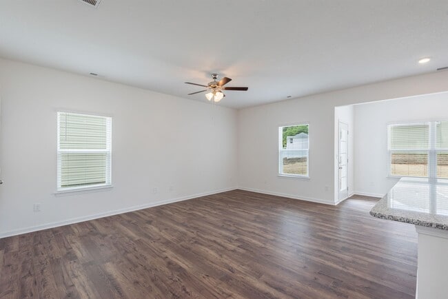 Building Photo - 104 Greystone Way