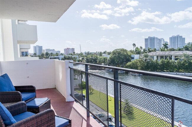 Building Photo - 401 Golden Isles Dr