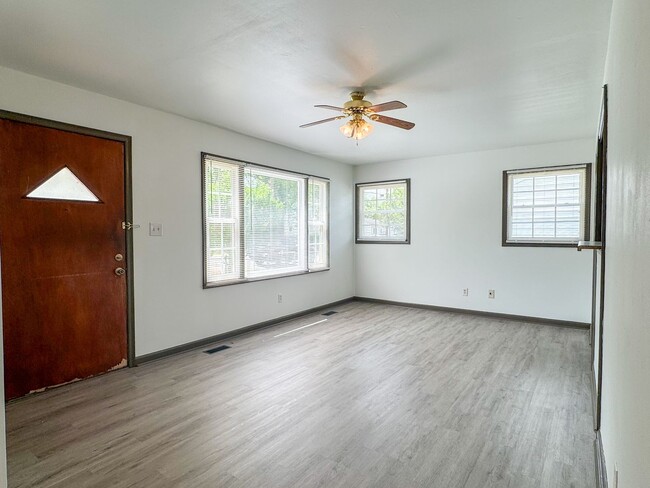 Building Photo - 1307 Tabb Ave