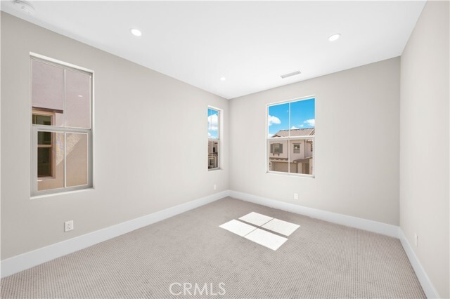 Building Photo - 130 Mossvine
