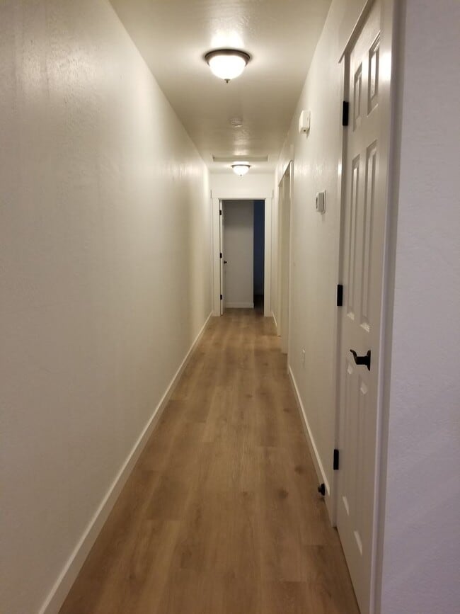 Building Photo - Newer two bedroom/two bath duplex | Availa...