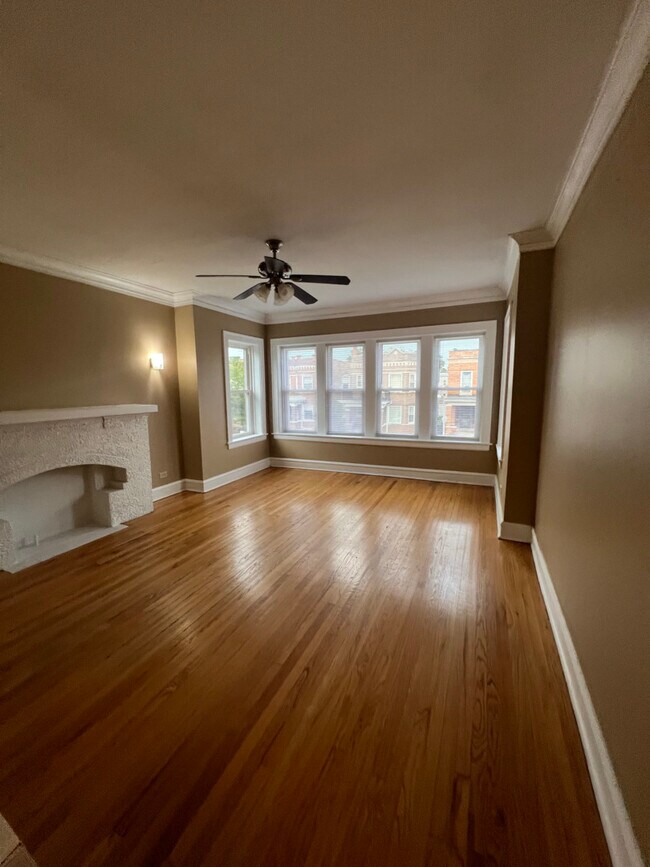 Building Photo - 1022 N Menard Ave