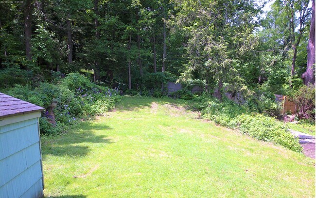 Building Photo - Available 6/1/2026 Charming Home With Priv...