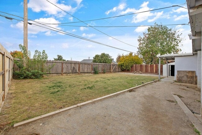 Building Photo - 3 bedroom 2 bath on quiet Street in Exeter