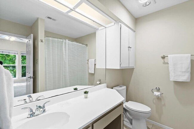 Building Photo - 6600 Valleyside Rd