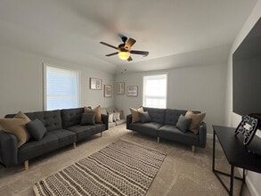 Building Photo - 33 Seth St