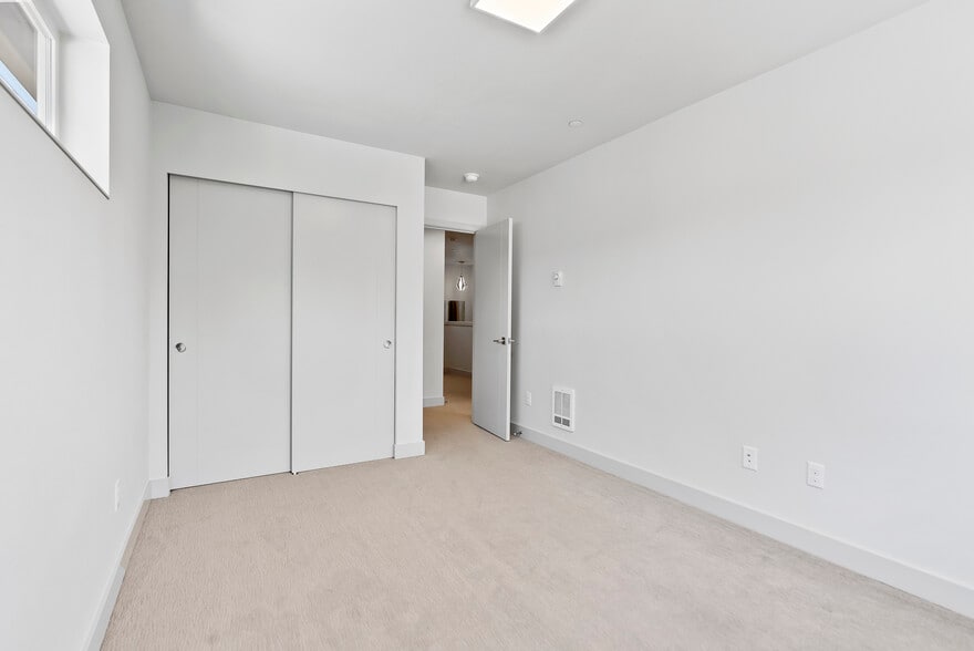 Building Photo - 17905 35th Ave SE