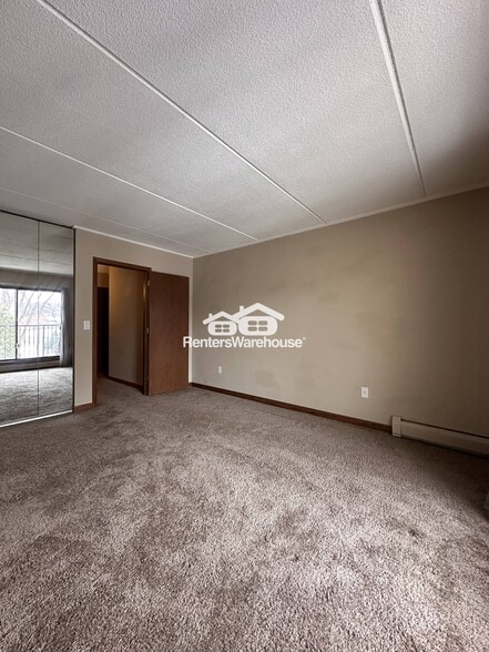 Building Photo - 10401 Cedar Lk Rd S