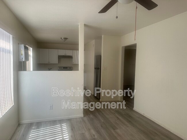 Building Photo - 739 E Pierce St