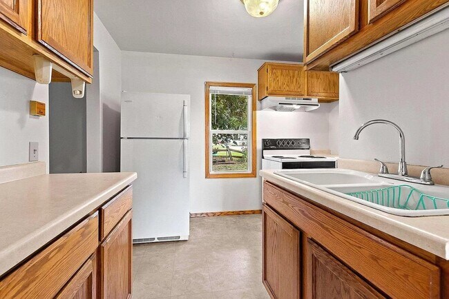 Building Photo - 1212 S Oakland Ave