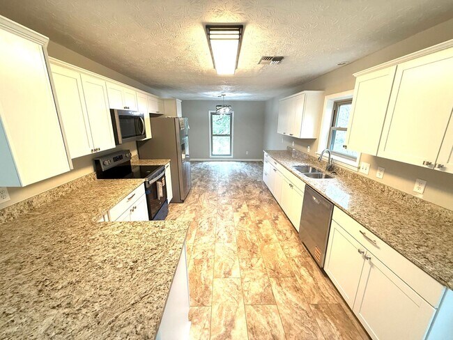 Building Photo - ** 4 Bed 3 Bath located in Prattville ** Call 334-366-9198 to schedule a self-tour. $500 credit t...