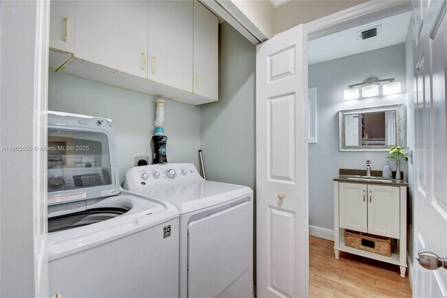 Building Photo - 6194 Buena Vista Dr