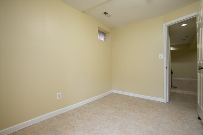 Building Photo - 524 Somerset Pl NW
