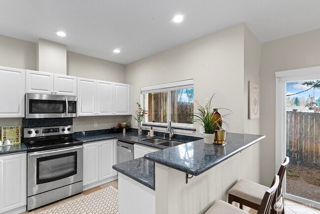 Building Photo - 401 S 51st Ct