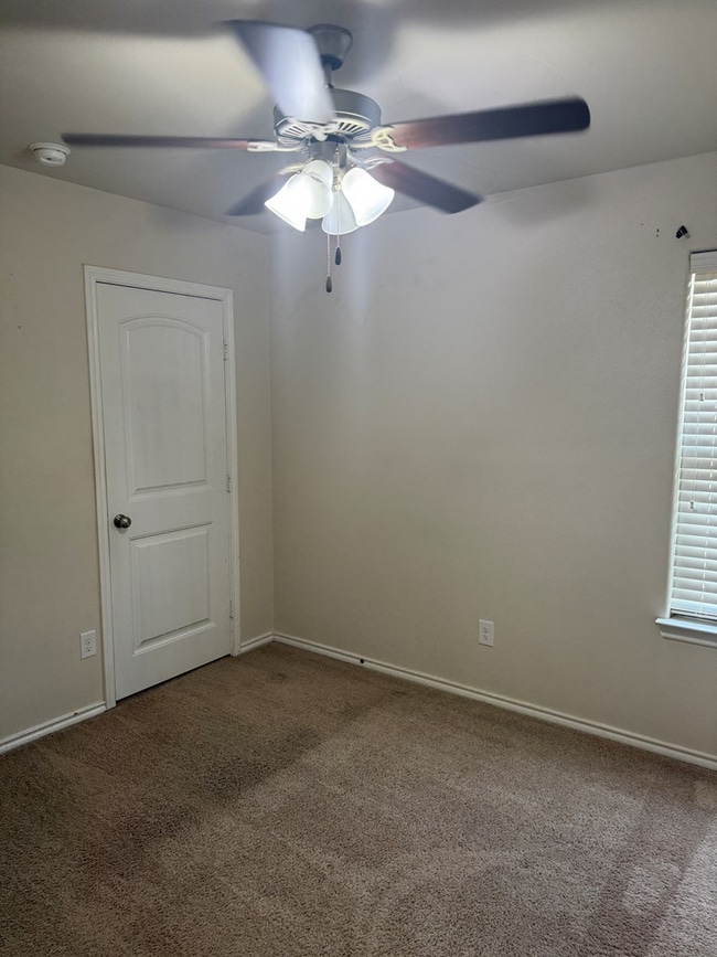Building Photo - 9309 Sagebrush Ave