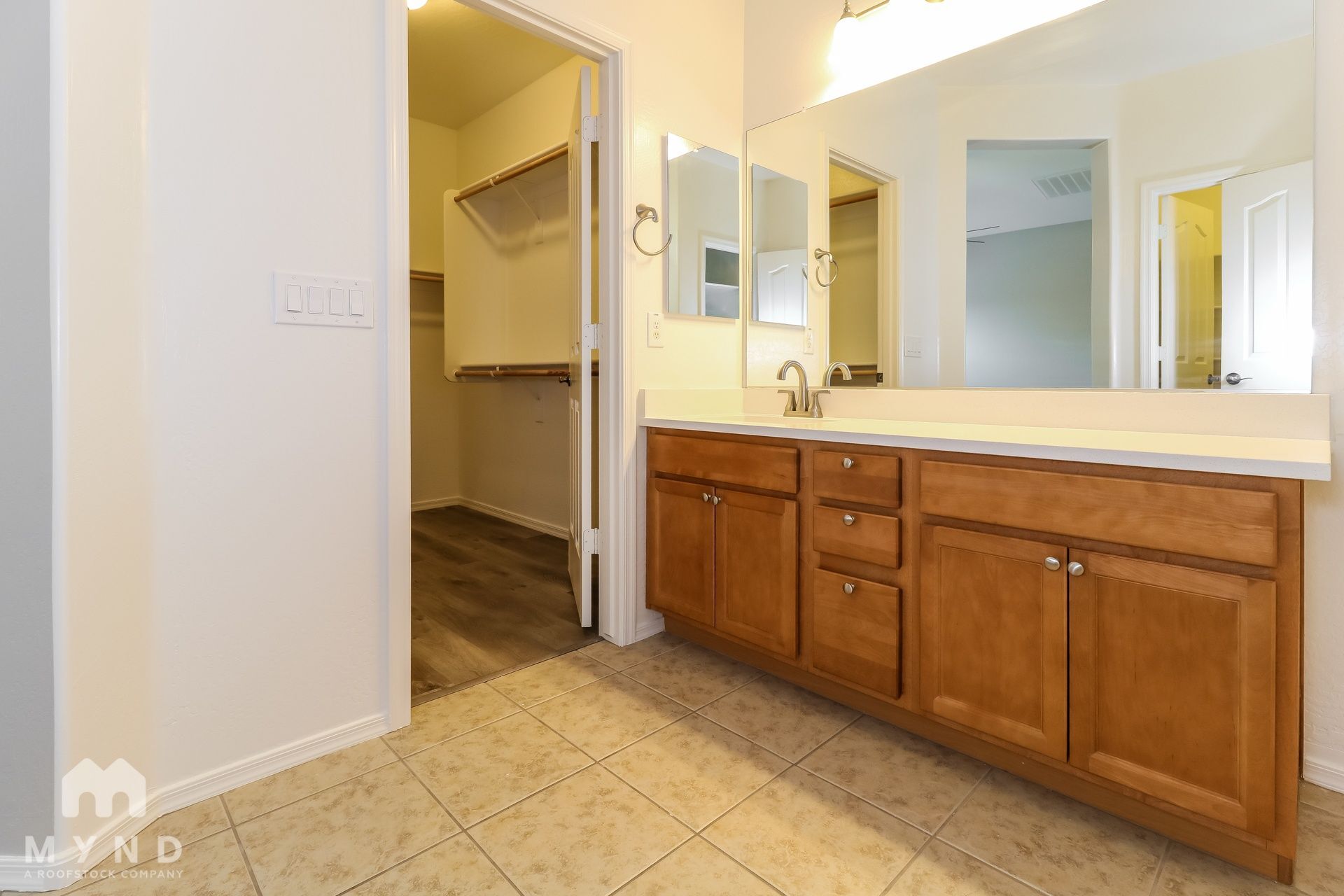 Building Photo - 2745 E Mews Rd