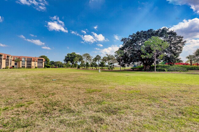 Building Photo - 5390 Woodland Lakes Dr