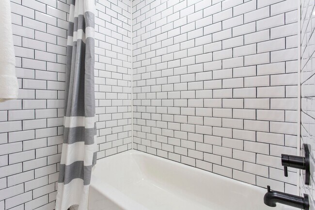 Building Photo - 602 Fernon St