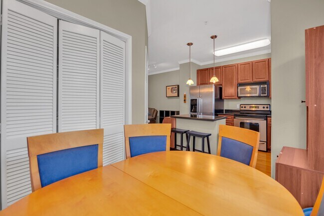 Building Photo - 9200 Westheimer Rd