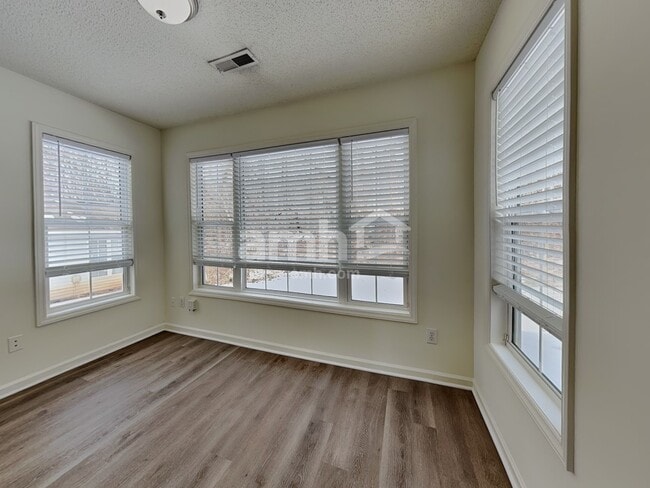 Building Photo - 201 Charlotte Ct