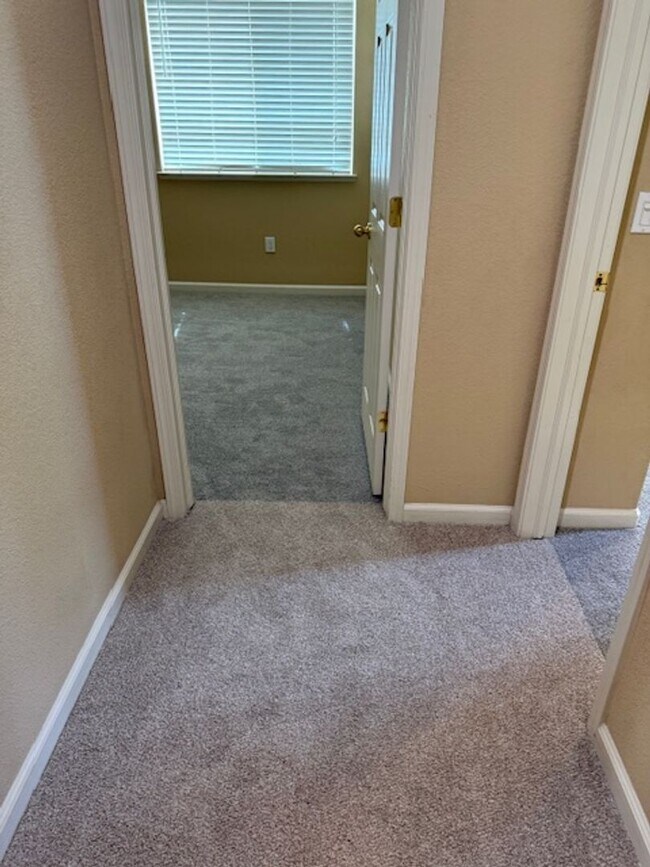 Building Photo - Gorgeous Natomas Condo