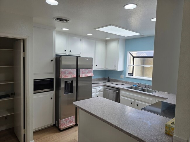 Building Photo - Single story 3 bedroom duplex right off El Camino Golf Course in the heart of Oceanside, recently...