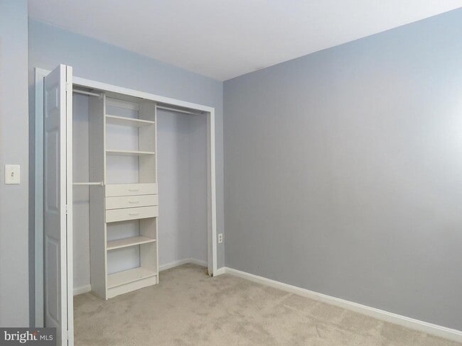 Building Photo - 3013 Hickory Grove Ct