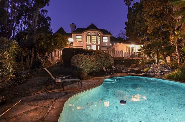 Building Photo - 1769 Ivy Rd