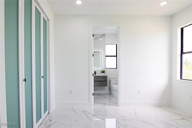 Building Photo - 829 NW 29th Ave