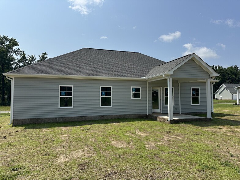 Building Photo - 411 Creeks Edge Dr