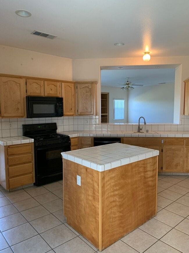 Building Photo - 3 Bedroom 2 Bath Home in Cul-De-Sac