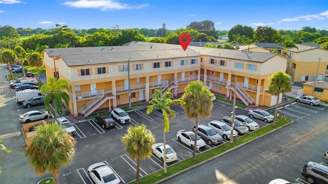 Building Photo - 6235 SW Kendale Lakes Cir