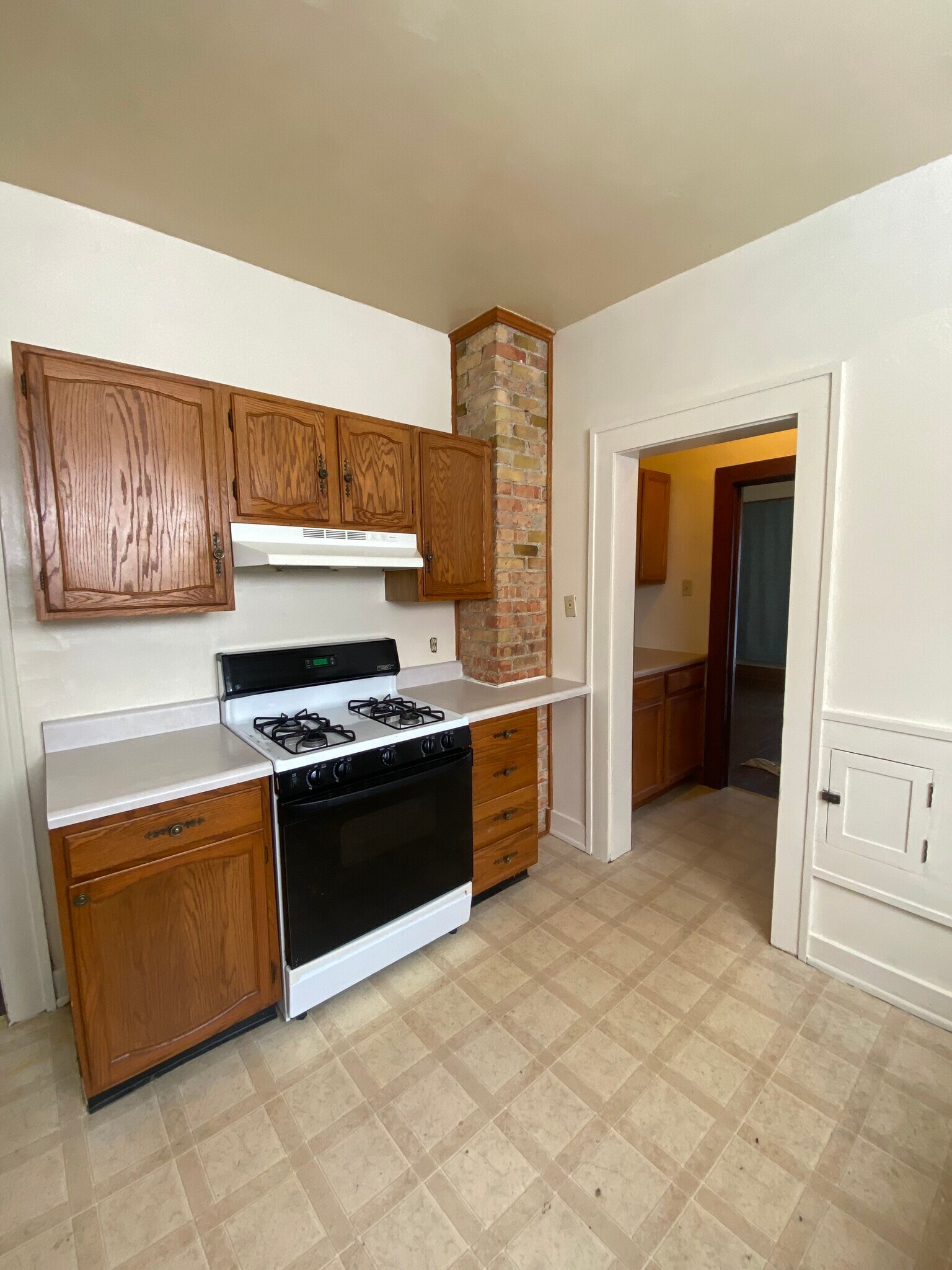 Building Photo - 2708 Hoagland Ave