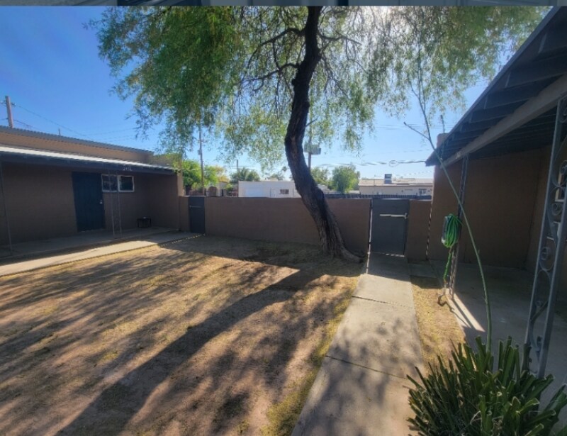 Building Photo - 2860 N Alvernon Way