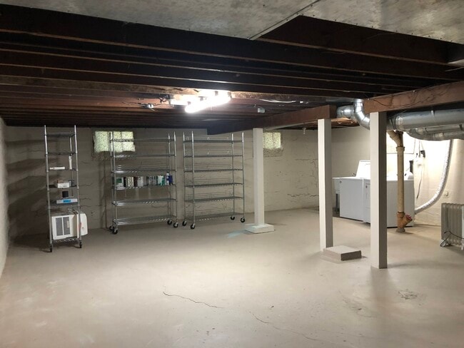 Building Photo - 8528 SW 35th Ave